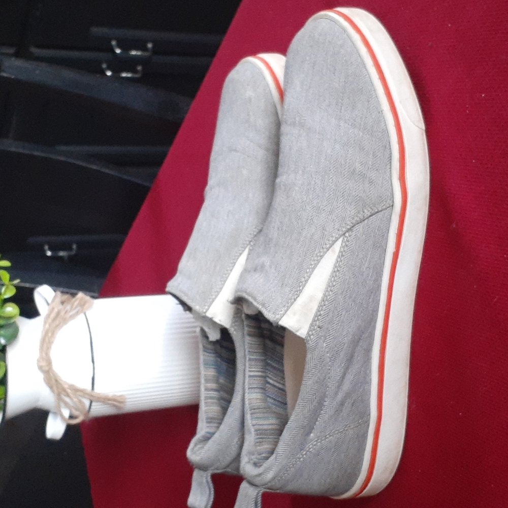 VIONIC SNEAKERS